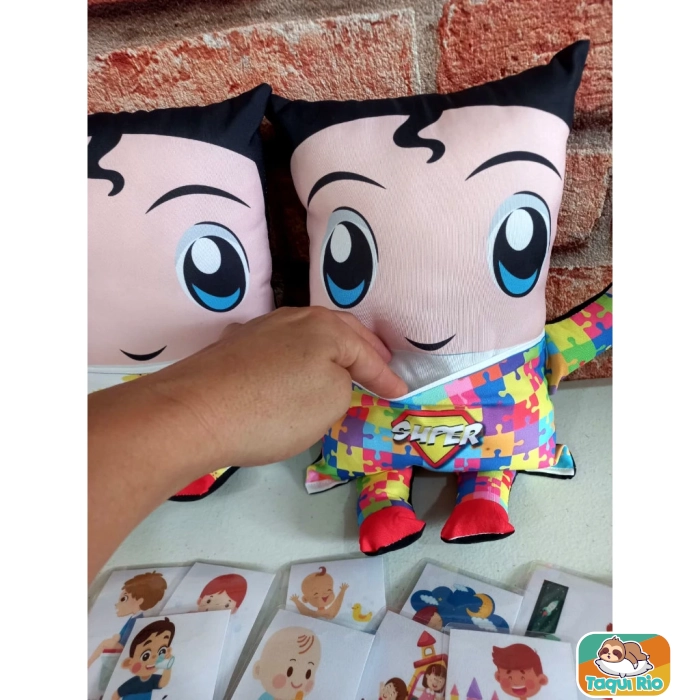 Autismo - Boneco com bolso e Pecs de Comunicação Alternativa